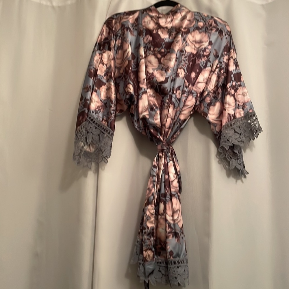 Silky Robe - Picture 3 of 3